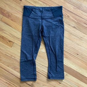 Lululemon Low Rise Wunder Under Crops Size 6